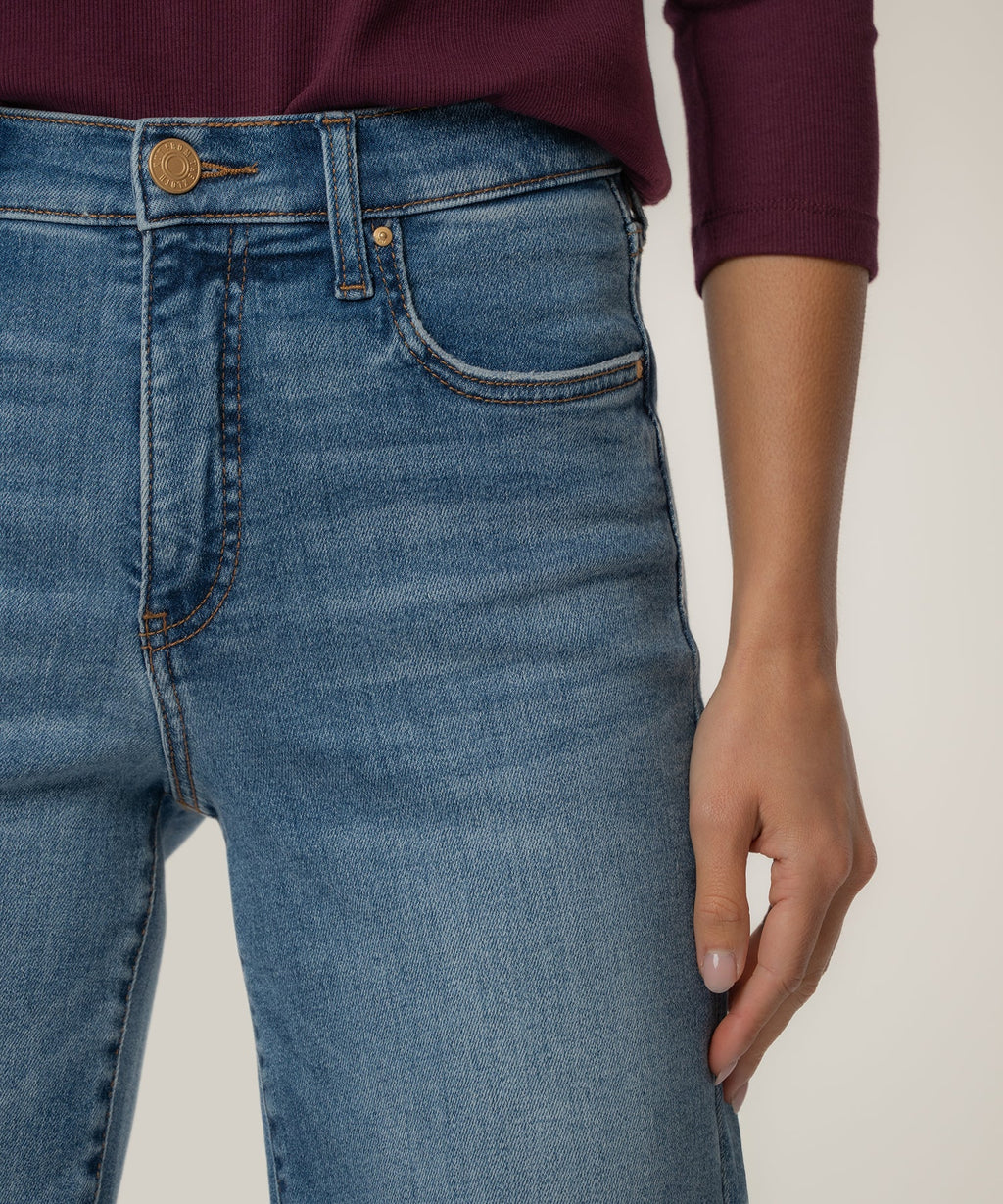 Avery High Rise Straight Leg, Petite in Building Wash